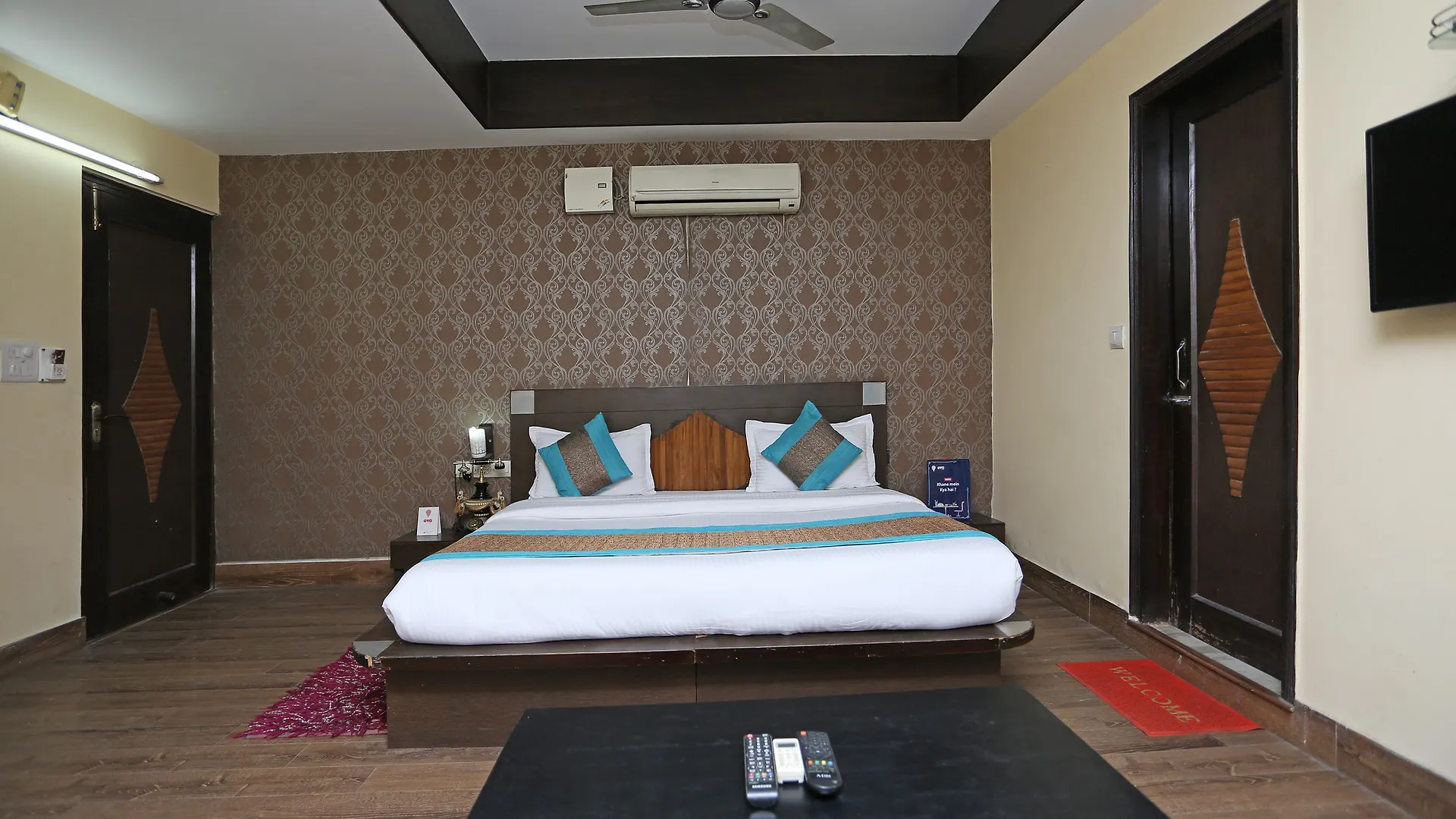 Oyo 337 Hotel Anand Delhi