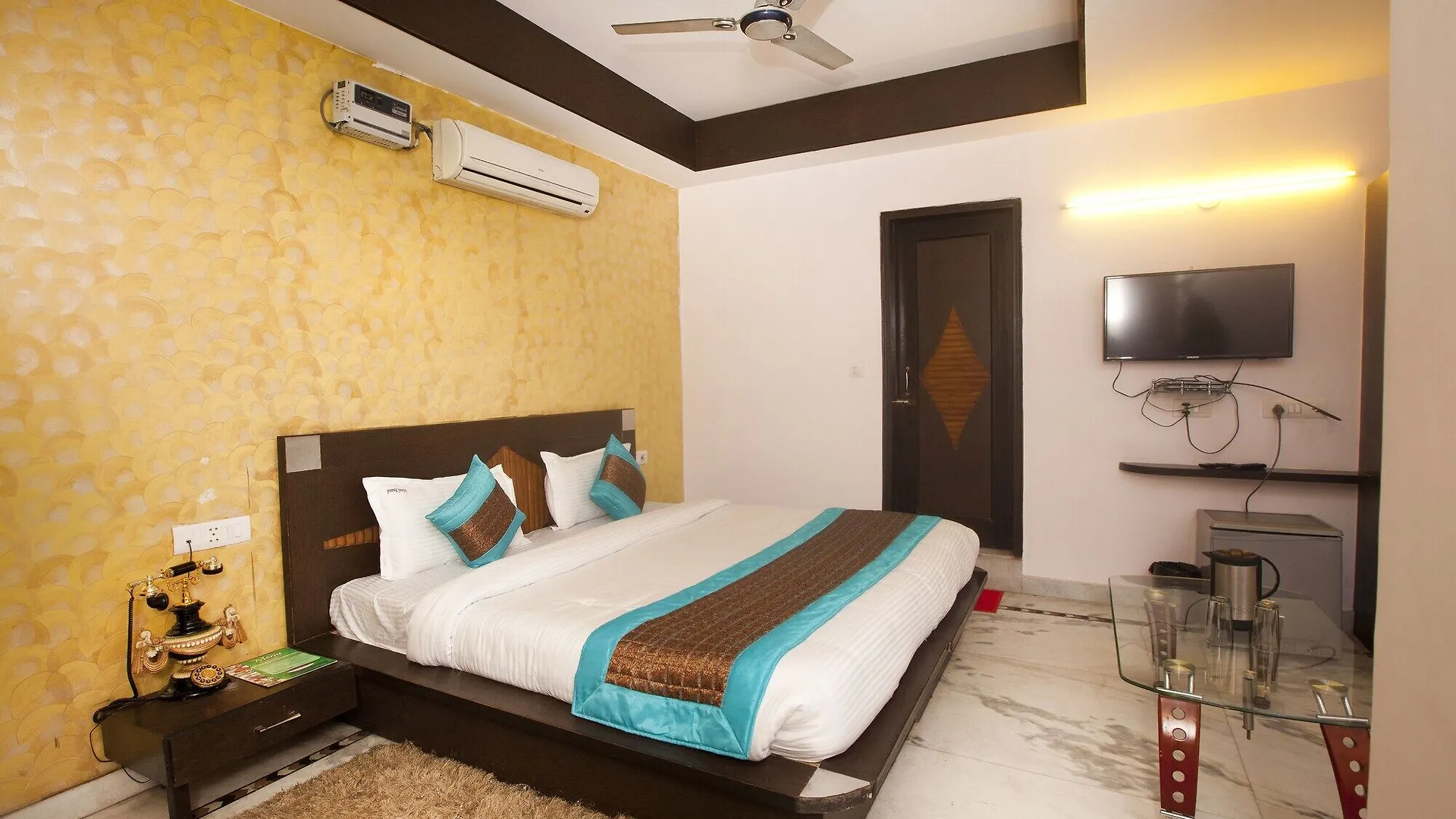 Oyo 337 Hotel Anand Delhi  3*, Delhi (National Capital Territory of India)