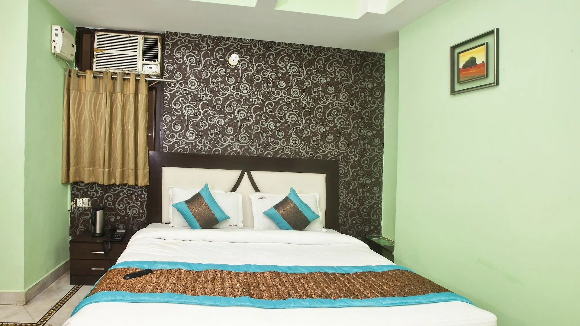 Oyo 337 Hotel Anand Delhi