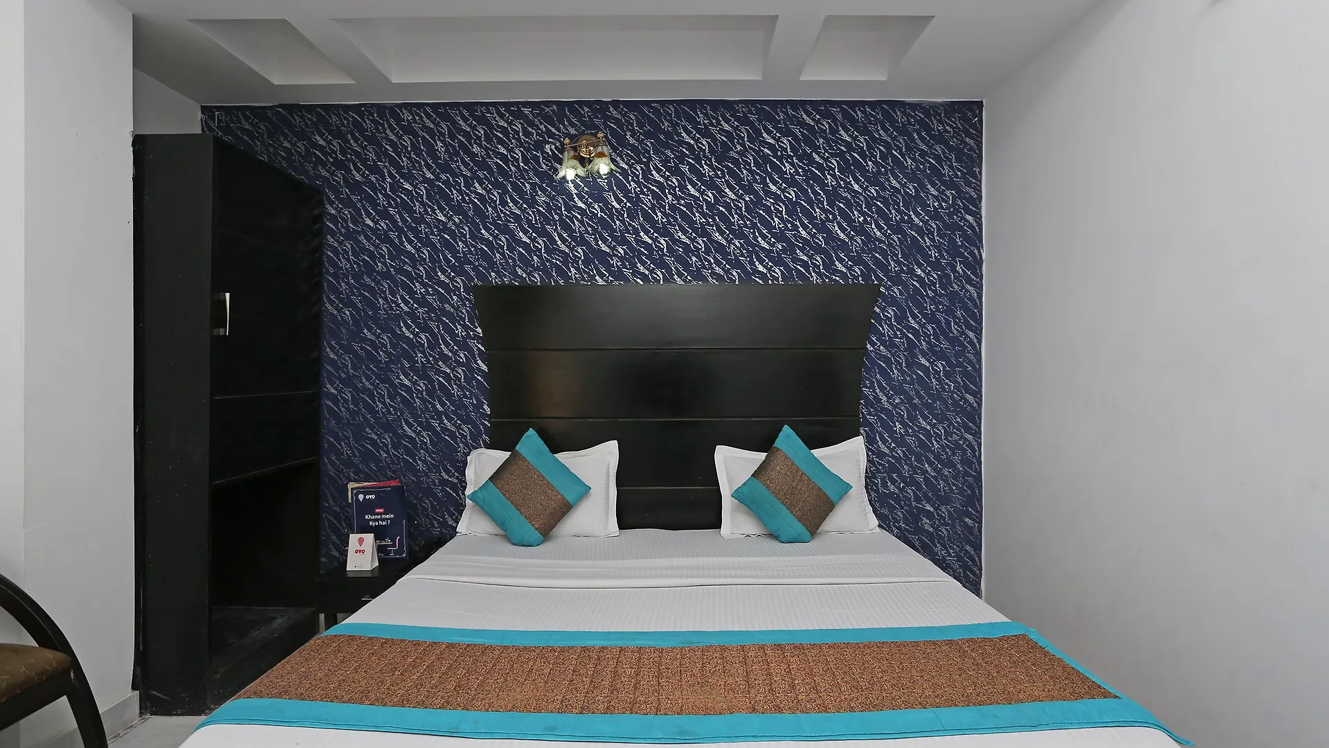 Oyo 337 Hotel Anand Delhi